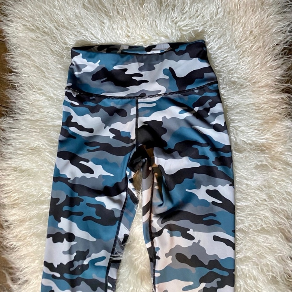 NWT Leggings,Camouflage, Mid-Waist - Picture 3 of 8